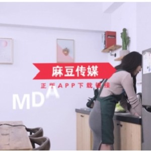 《麻豆混乱三人游：團圓火鍋欲望，姐妹姐夫的某播作品微视频》