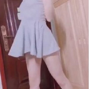 咚小姐热舞视频+照片合集：身材精选，大长腿妖娆着装，JK学生服装养眼互动